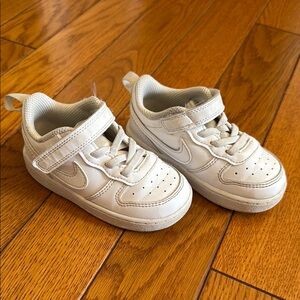 Nike White Leather Sneakers with Velcro Strap